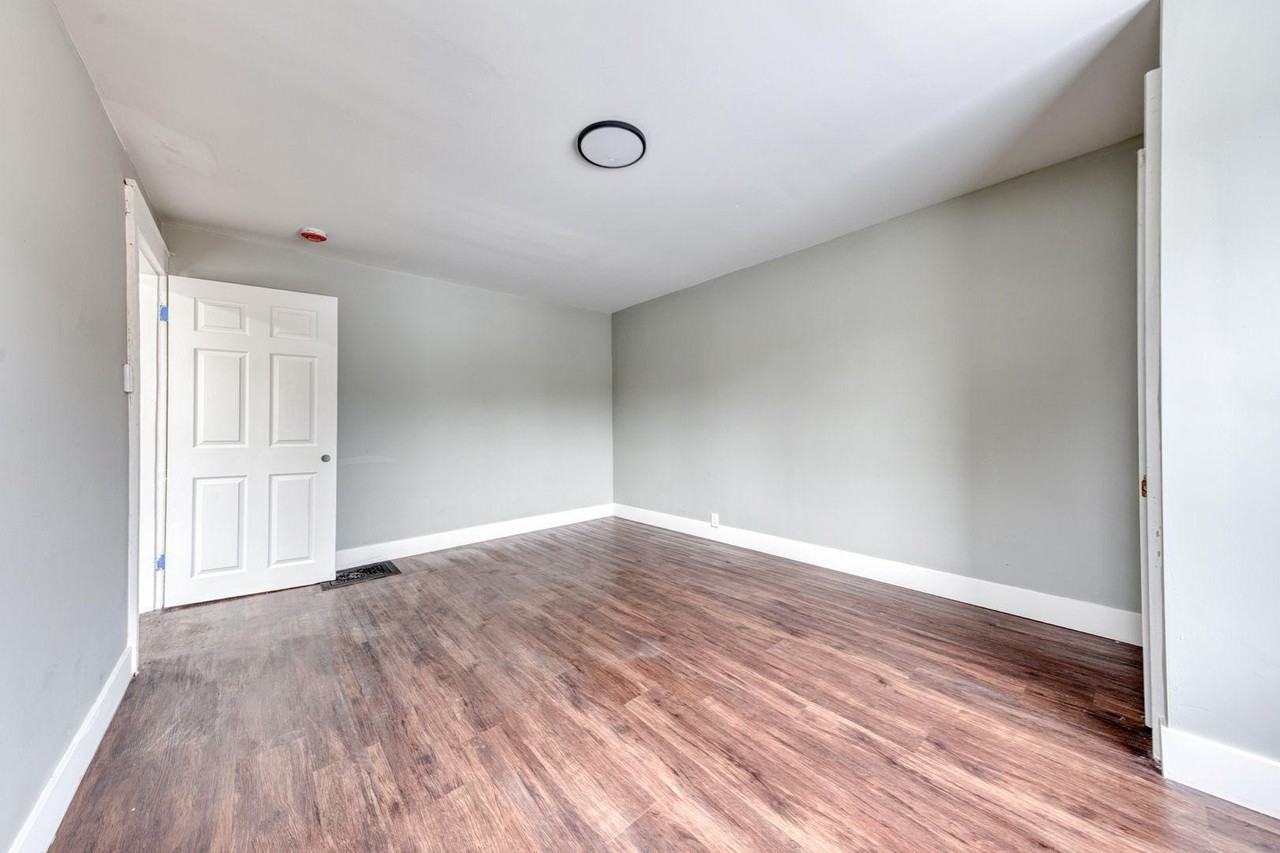 68 Lewis Ave - Photo 6 of 10