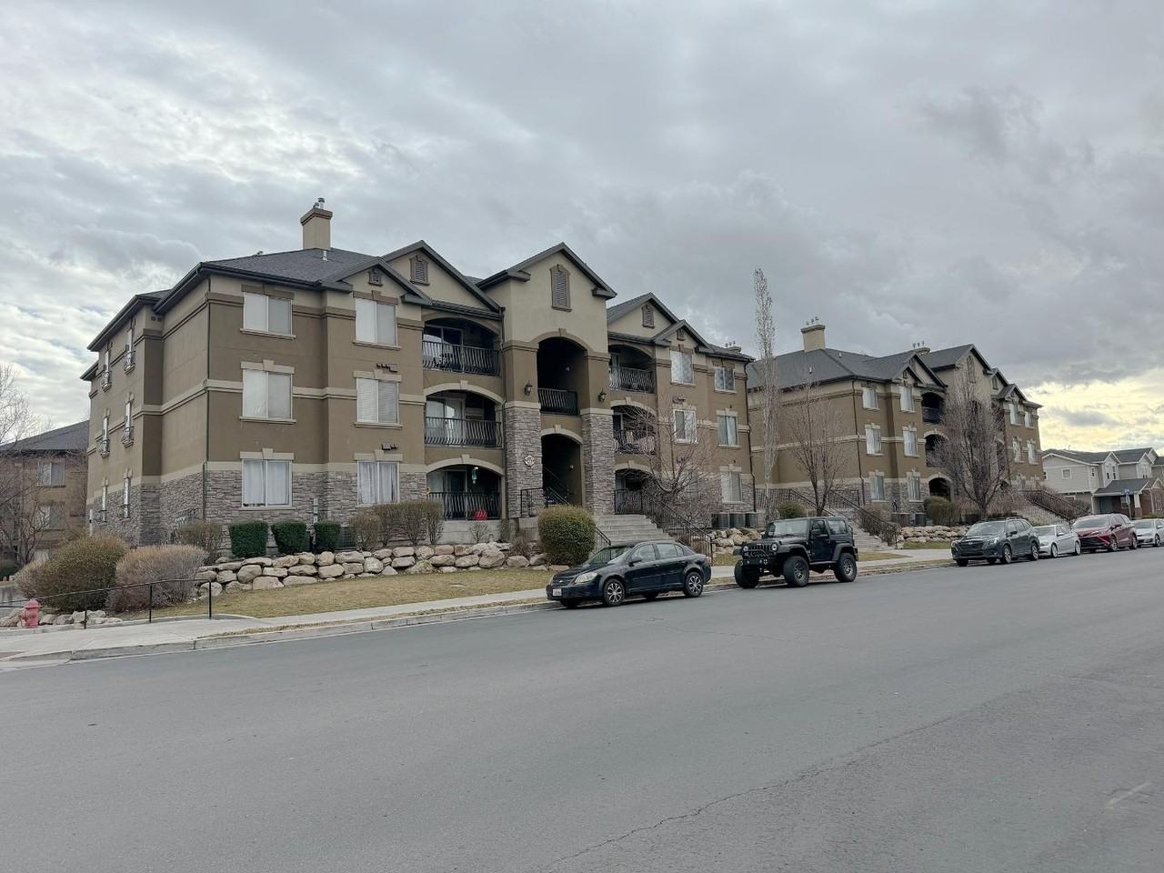 496 S 2150 W - Photo 4 of 20