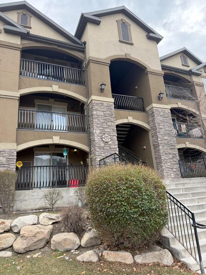 496 S 2150 W - Photo 6 of 20