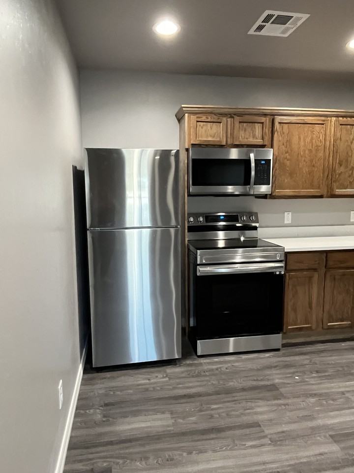 211 S Ash St #1 - Photo 4 of 8