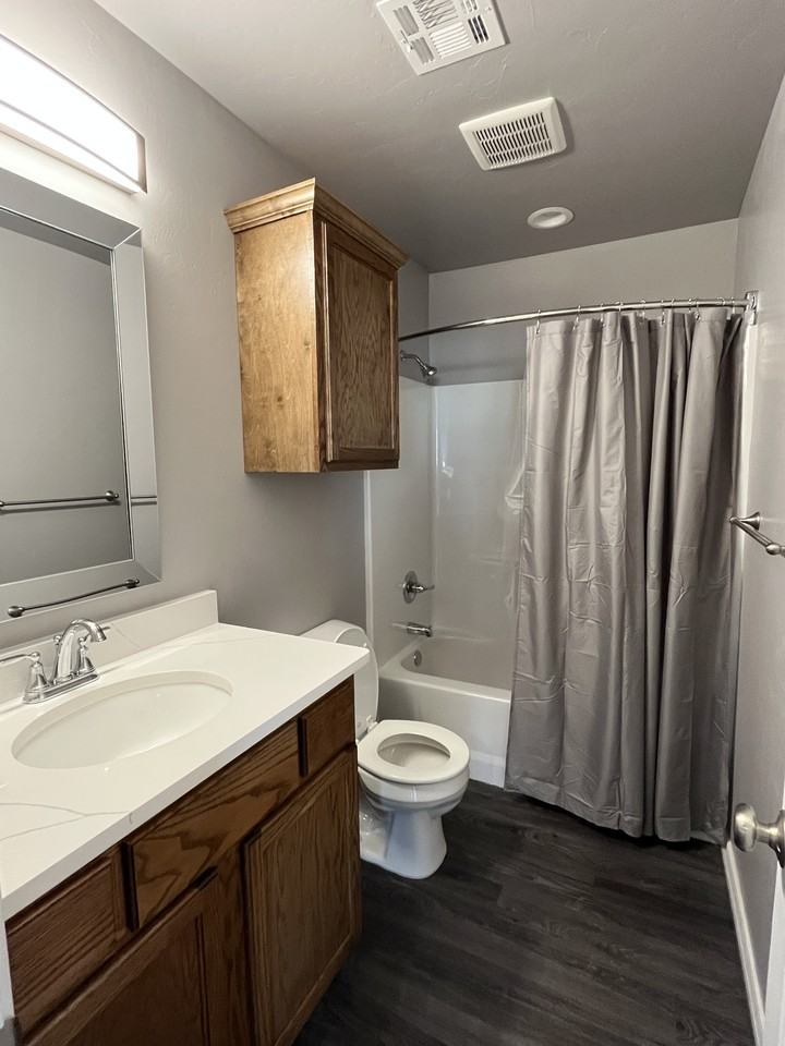 211 S Ash St #1 - Photo 6 of 8