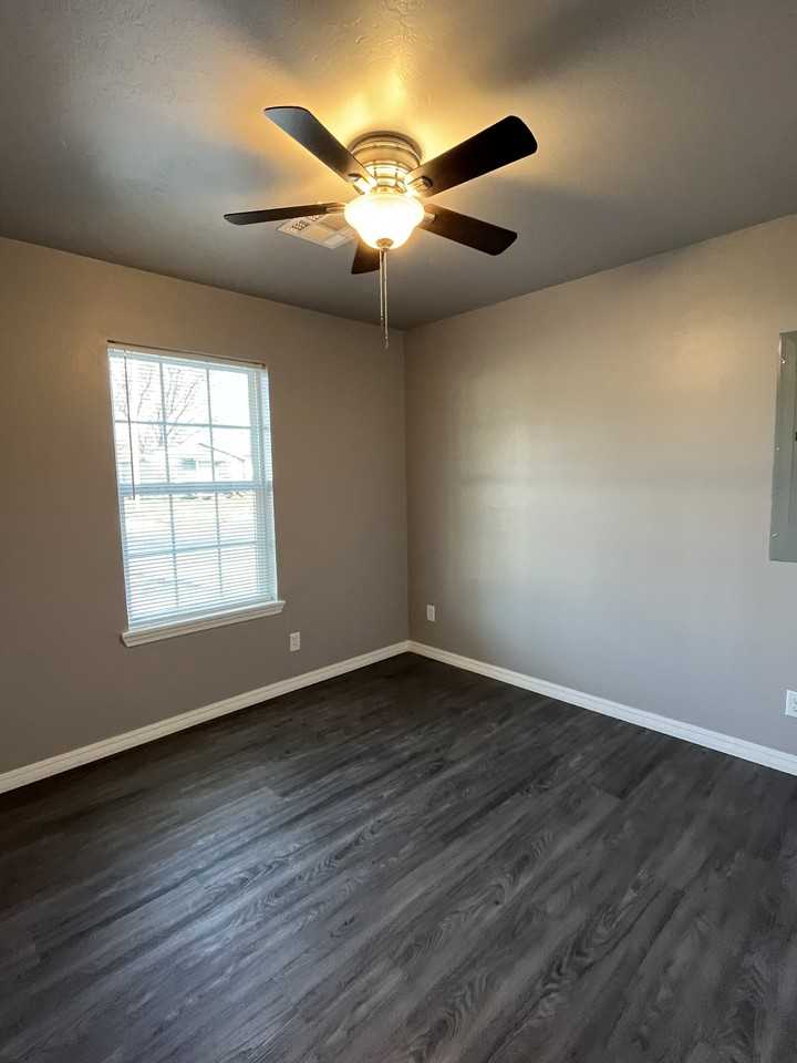 211 S Ash St #1 - Photo 7 of 8