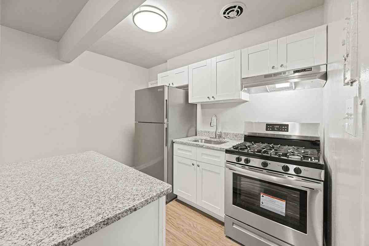 Laurel 24 Apartments - Photo 3 of 22