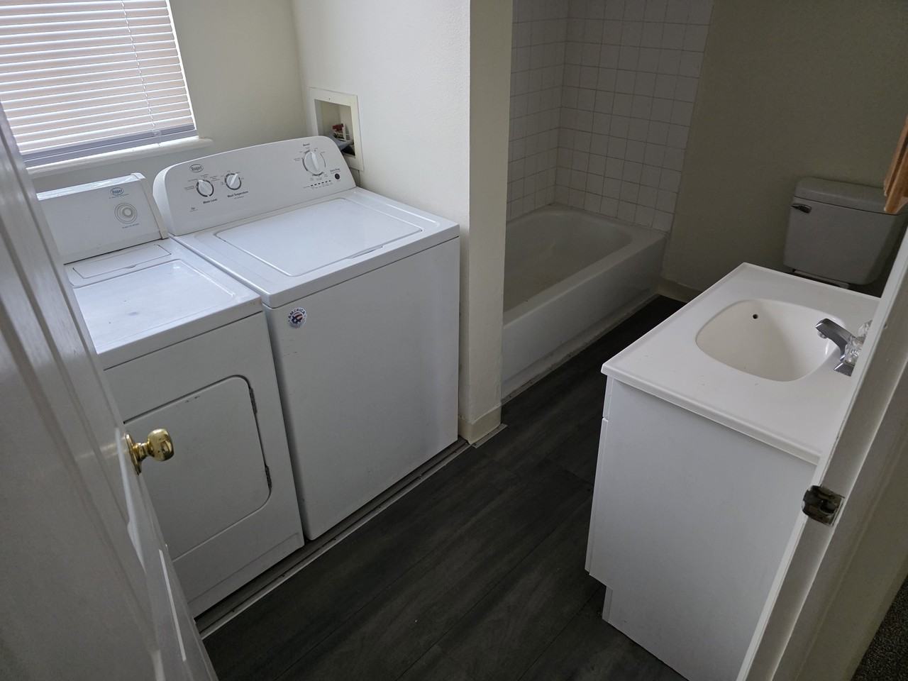 1512 E 2nd St #A - Photo 3 of 6