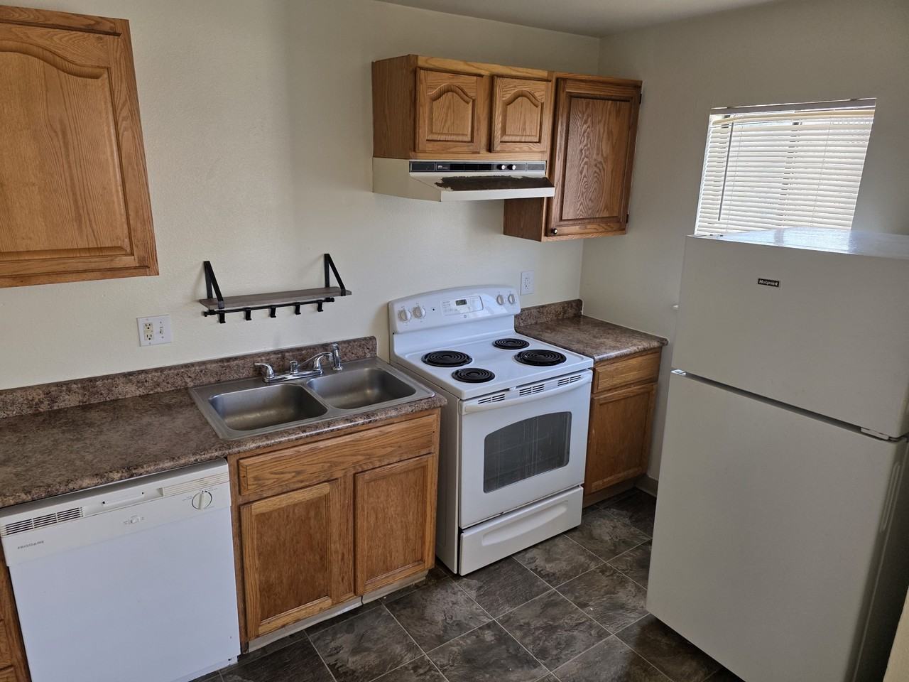 1512 E 2nd St #A - Photo 6 of 6