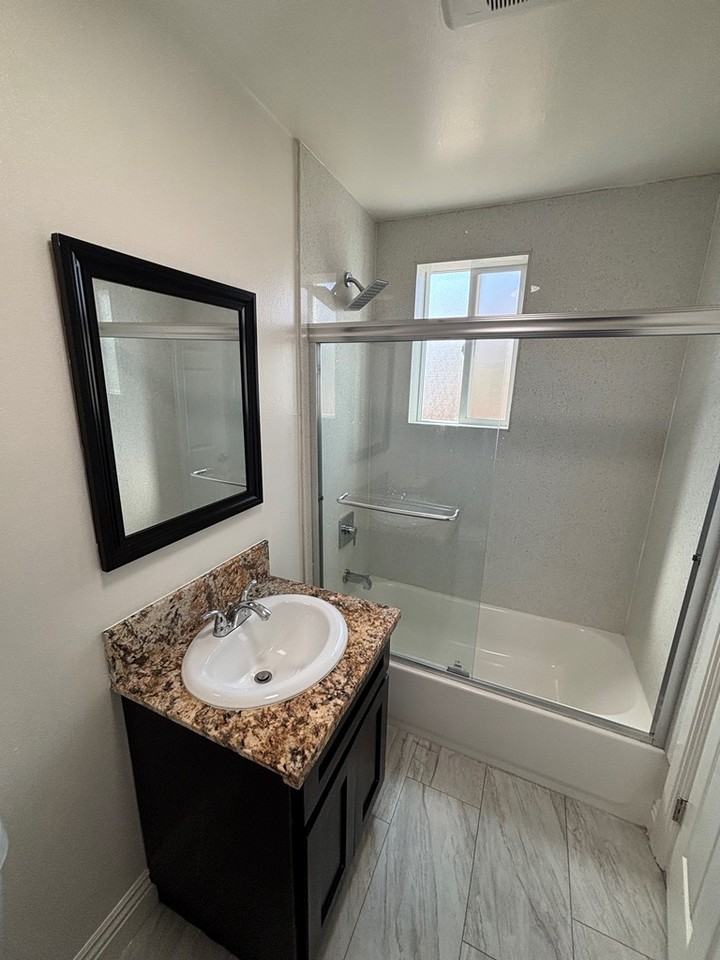 1229 1/2 West Gage Avenue - Photo 7 of 9