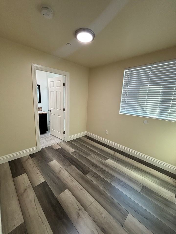 1229 1/2 West Gage Avenue - Photo 5 of 9