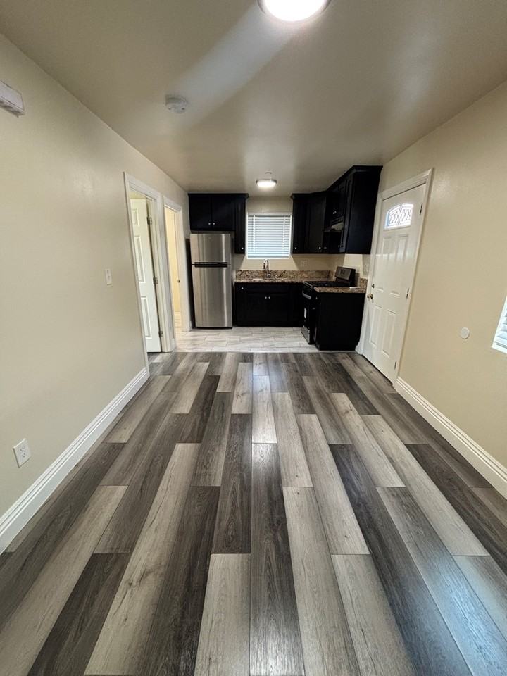 1229 1/2 West Gage Avenue - Photo 2 of 9