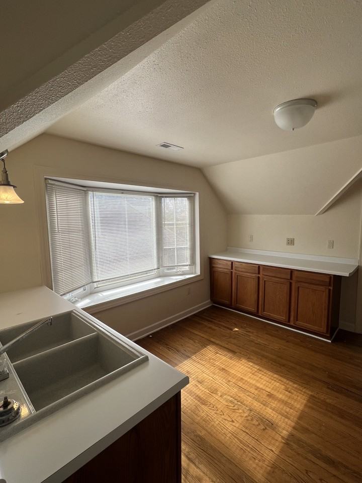 2818A N 55th St Uppr - Photo 6 of 17