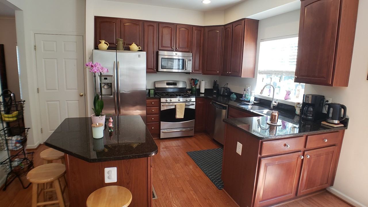 618 Rainier Rd #1 - Photo 7 of 40