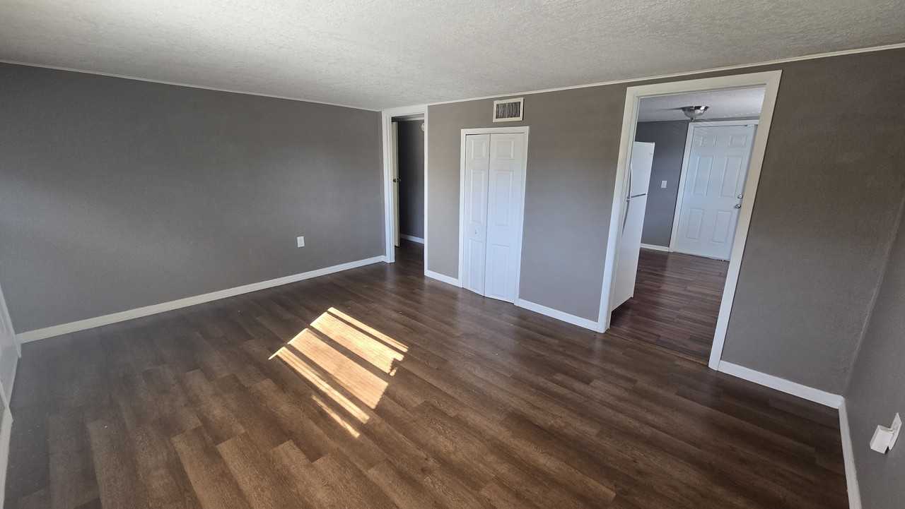 1803 S Summerlin Ave #1 - Photo 4 of 12