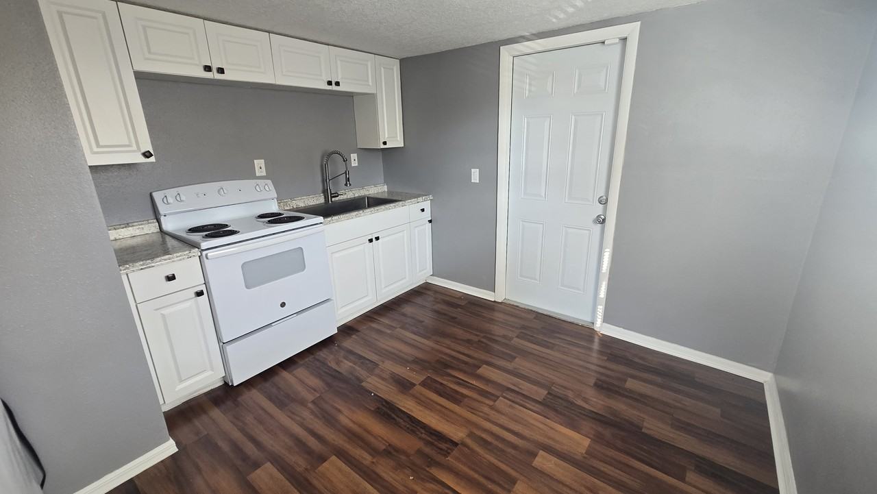 1803 S Summerlin Ave #1 - Photo 5 of 12