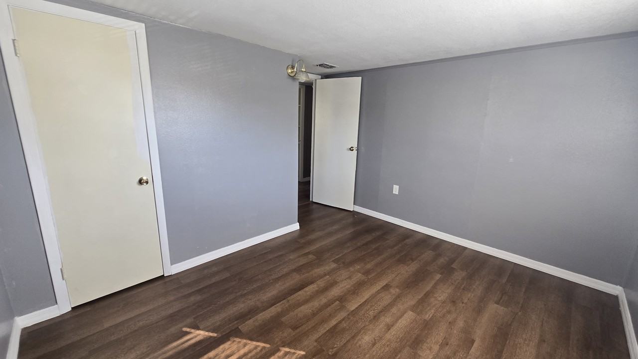 1803 S Summerlin Ave #1 - Photo 7 of 12