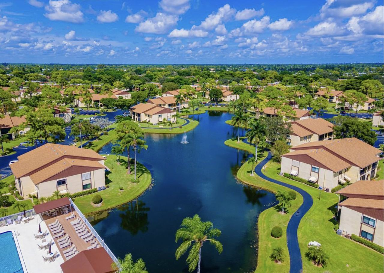 221 Pine Hov Cir #D - Photo 2 of 33