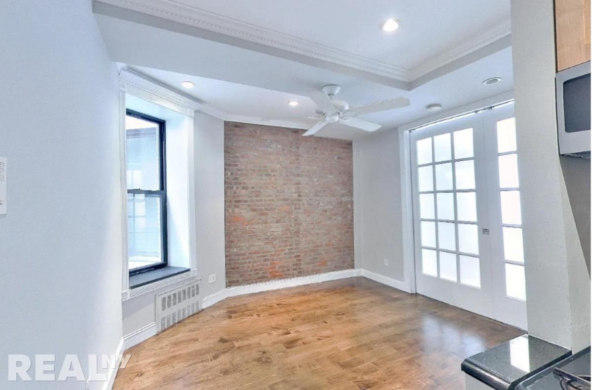 E 25th St #1A - Photo 2 of 5