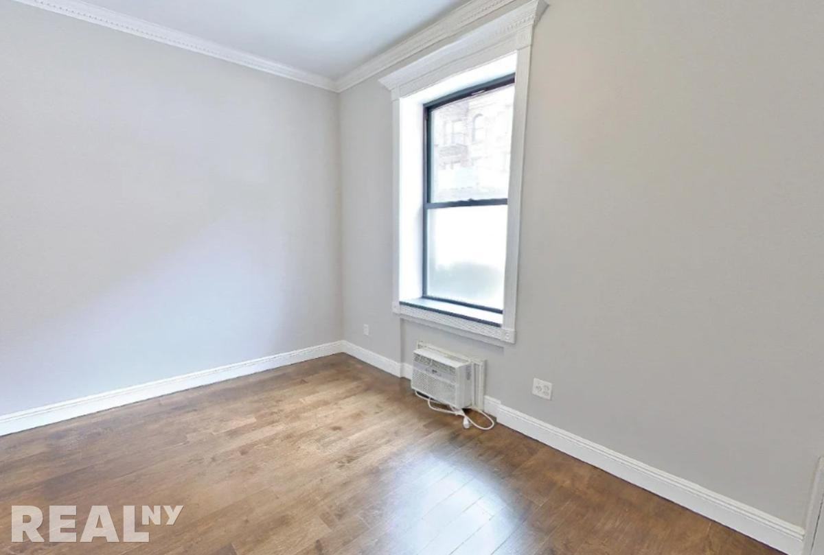 E 25th St #1A - Photo 5 of 5