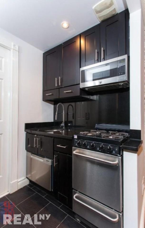 W 53rd St #4B - Photo 6 of 7