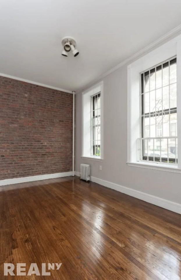 E 18th St #A2 - Photo 2 of 6