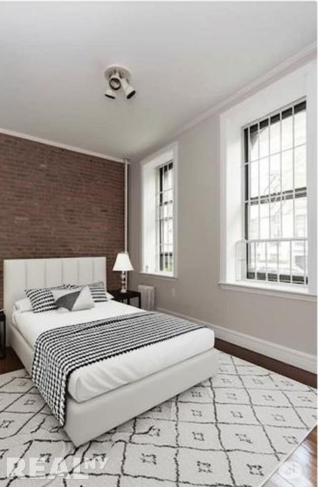 E 18th St #A2 - Photo 3 of 6