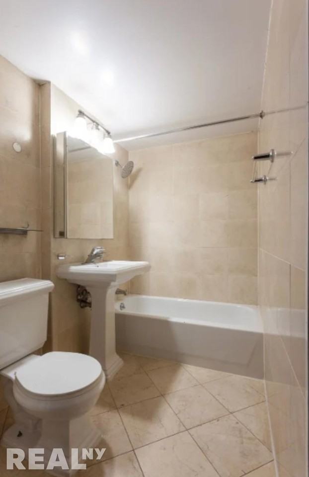 E 18th St #A2 - Photo 5 of 6