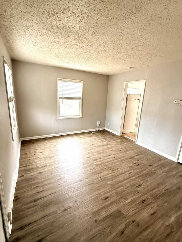 9534 Charlotte St #1 - Photo 3 of 9