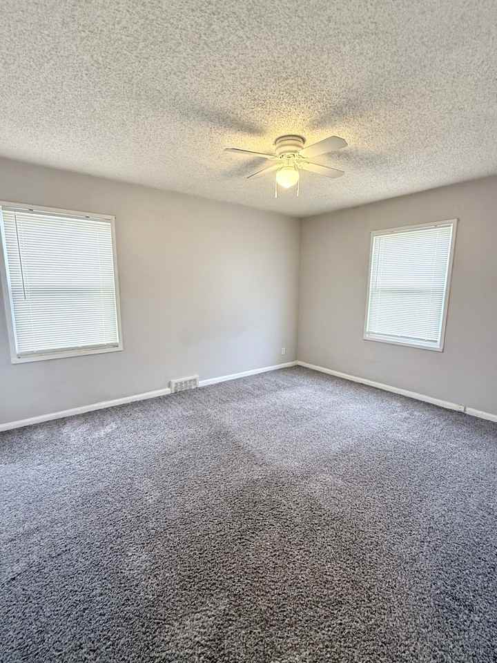 9534 Charlotte St #1 - Photo 6 of 9