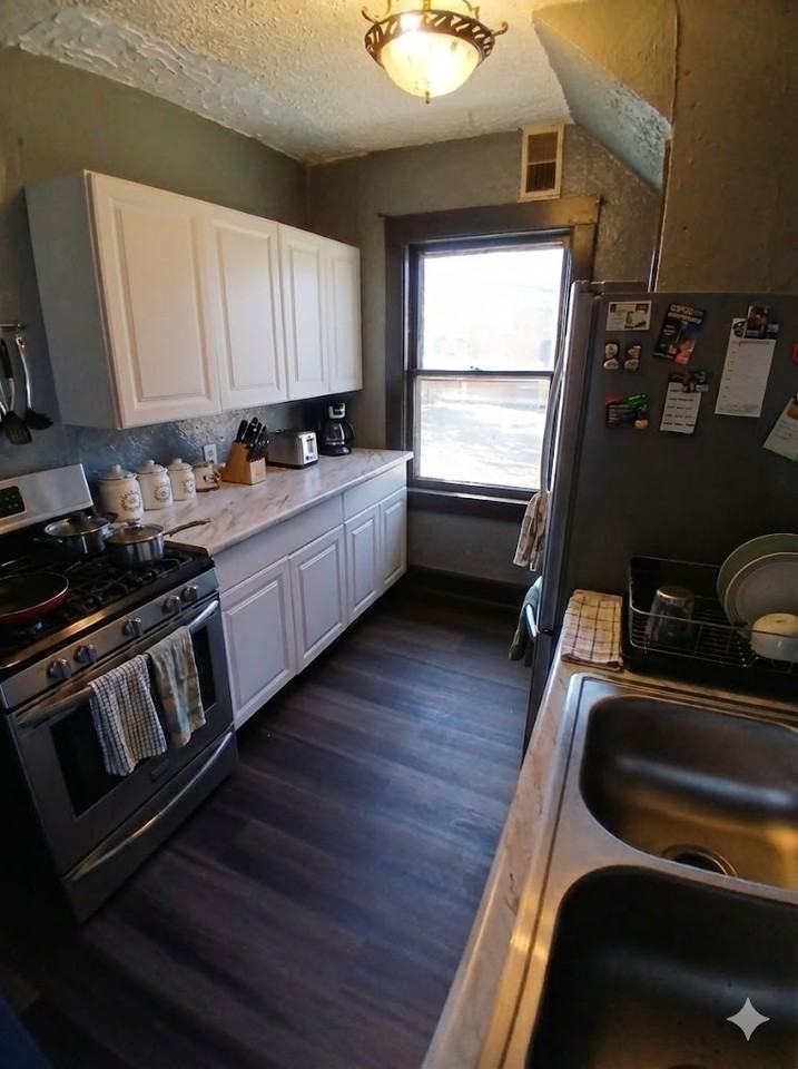 1610 Post Ave #1 - Photo 6 of 13