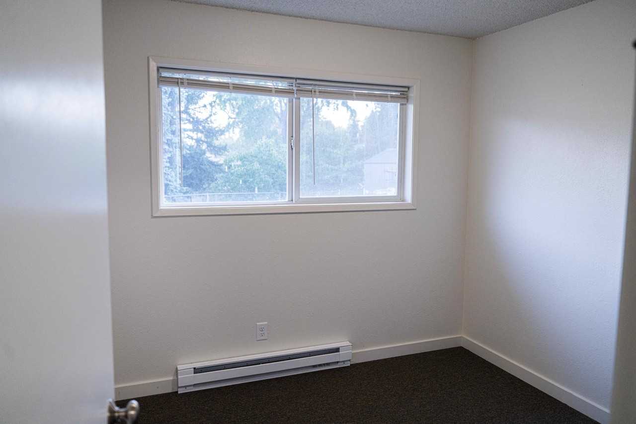 1223 E 5th St #1 - Photo 6 of 31