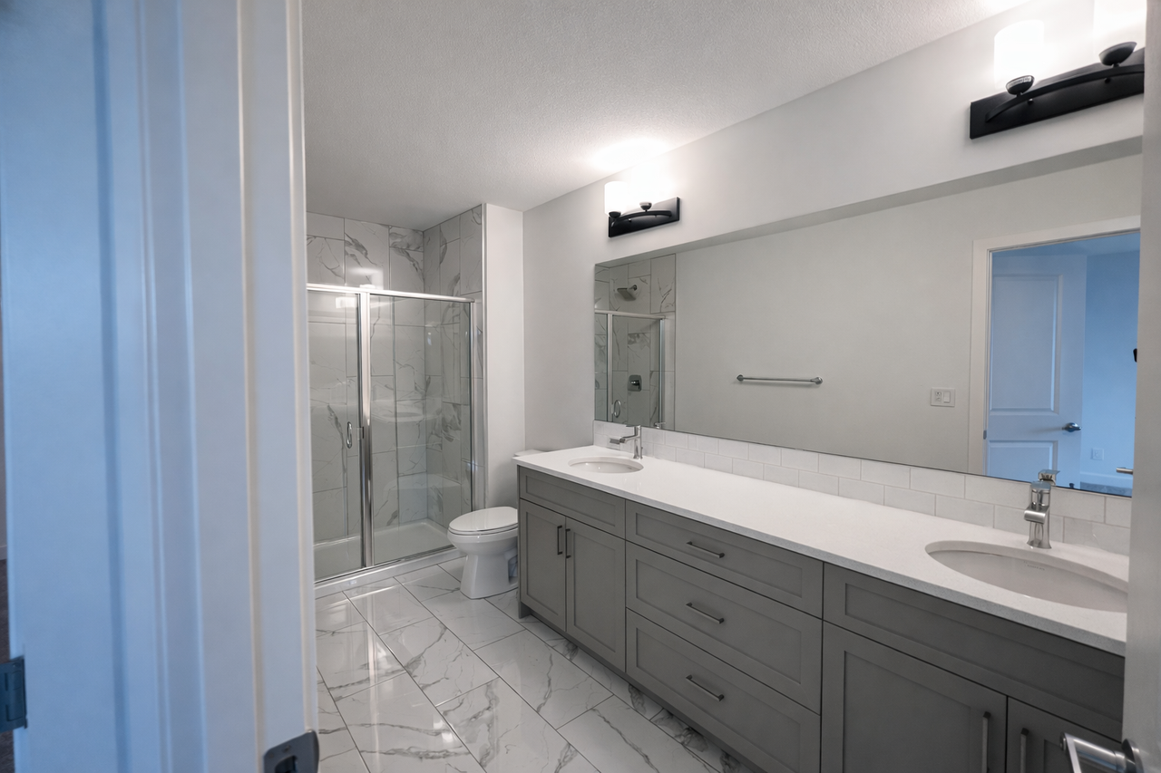 Spacious 3+ Bonus Room Home for Rent – The Orchards at Ellerslie - Photo 4 of 23