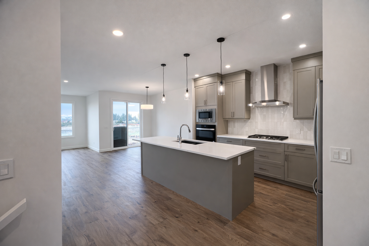 Spacious 3+ Bonus Room Home for Rent – The Orchards at Ellerslie - Photo 5 of 23