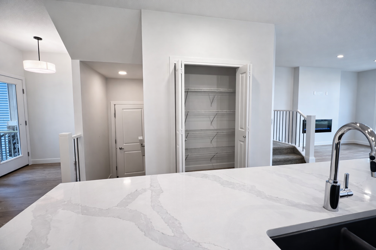 Spacious 3+ Bonus Room Home for Rent – The Orchards at Ellerslie - Photo 7 of 23