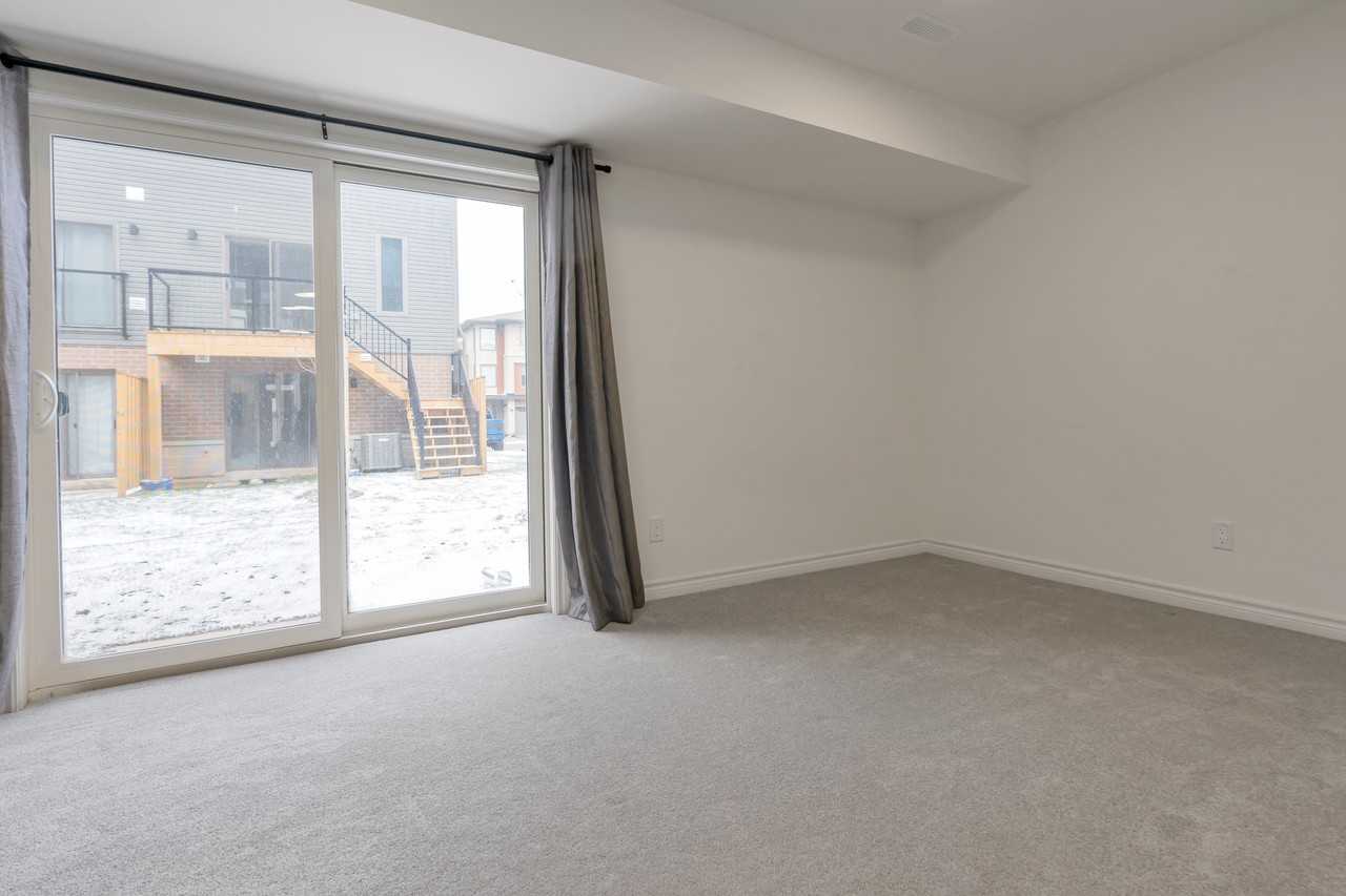 33 Dawson Dr, Collingwood, ON L9Y 5B4, Canada - Photo 4 of 20