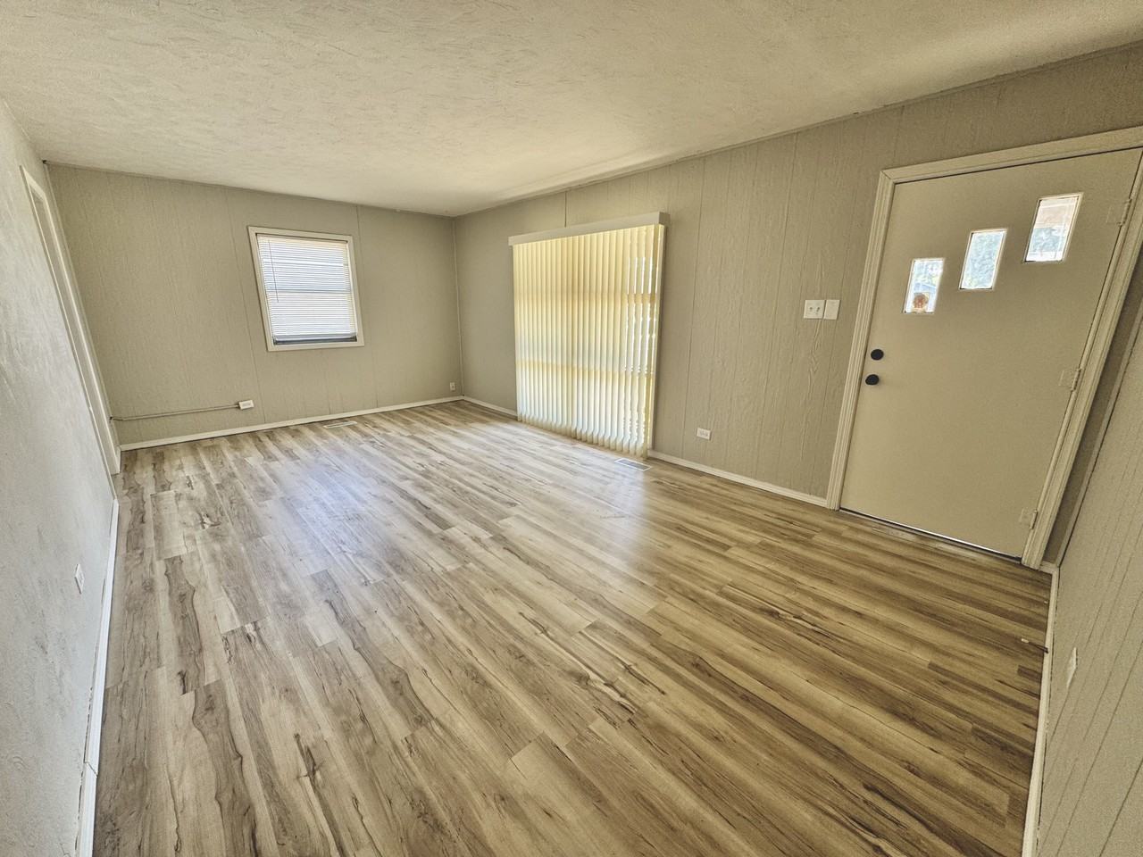 1638 W Elm St #1 - Photo 3 of 9