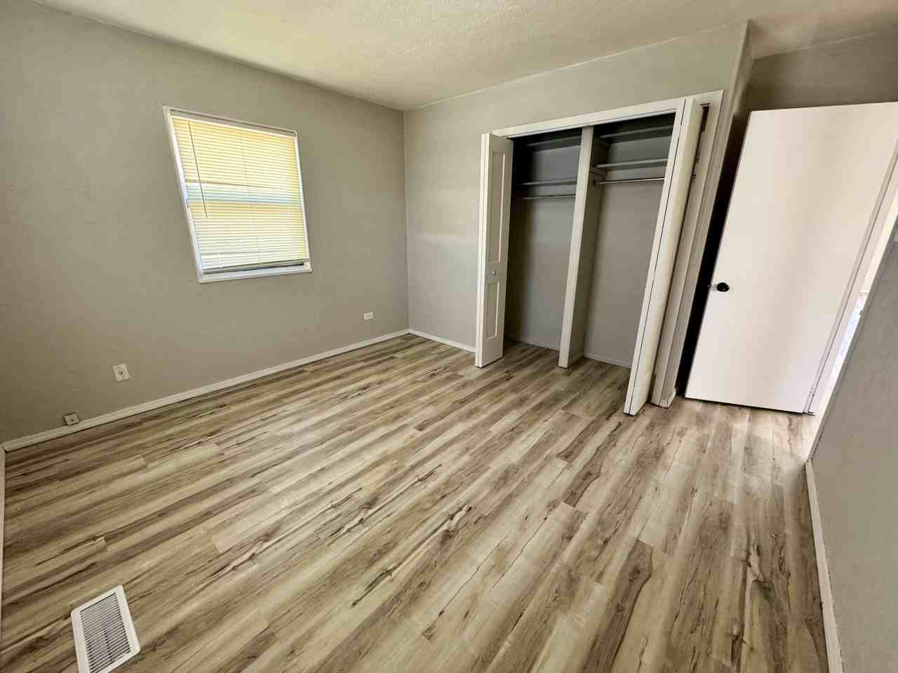 1638 W Elm St #1 - Photo 6 of 9