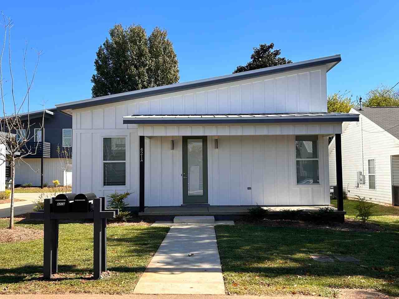 Cottages on 30th Avenue E - Photo 2 of 16