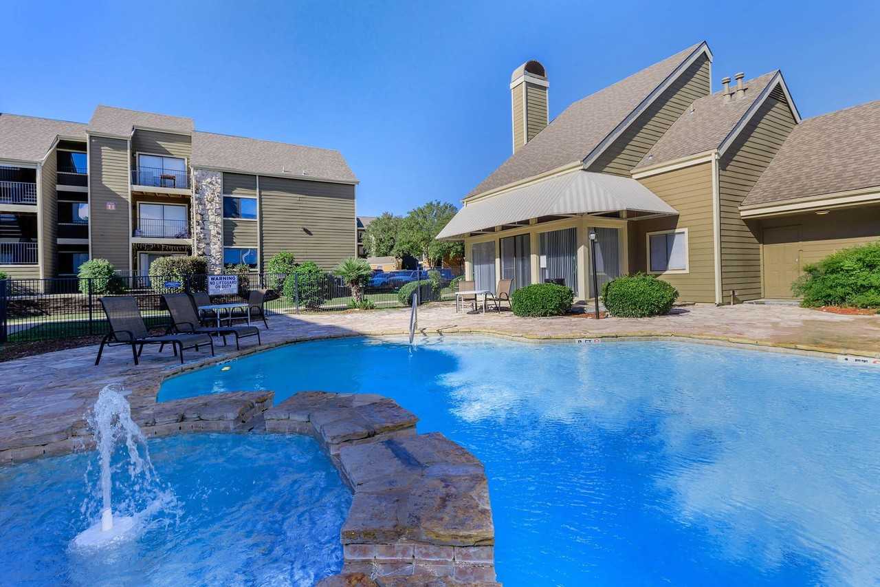 The Landing Apartments - Photo 3 of 50