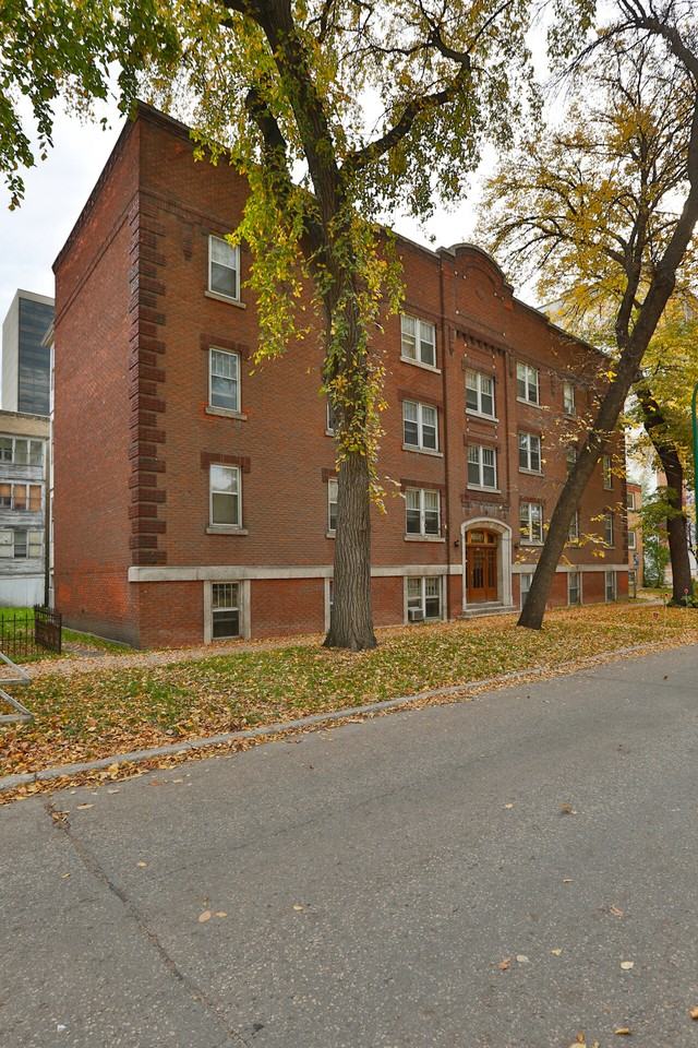 Monterey Apartments - Photo 3 of 22