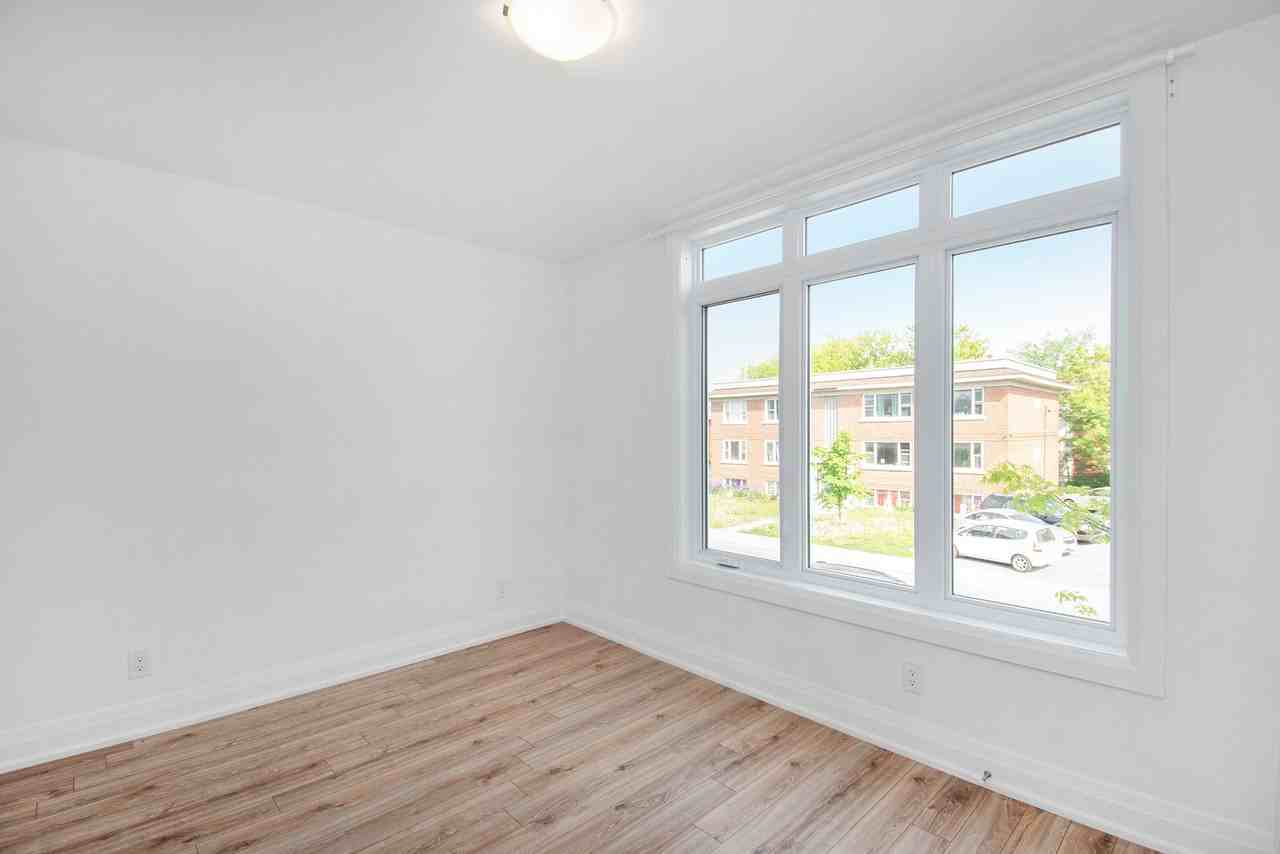 354 Tillbury Ave - Photo 4 of 12