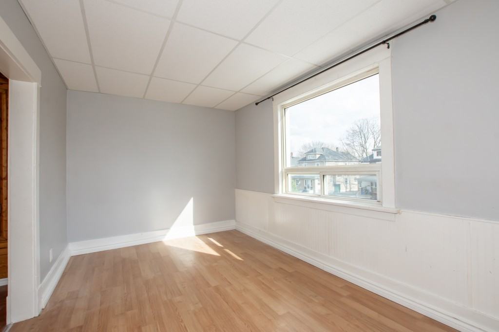 5431 Bridge St - Photo 5 of 34