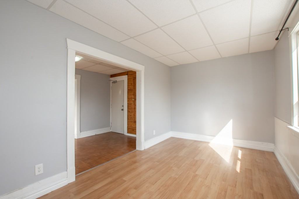 5431 Bridge St - Photo 6 of 34