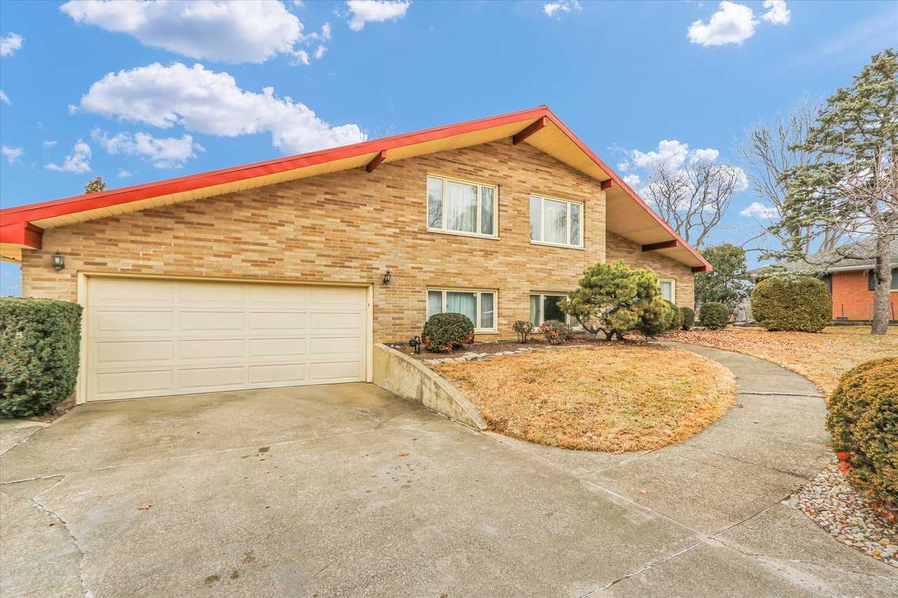 1803 Golfview Dr #1 - Photo 4 of 42