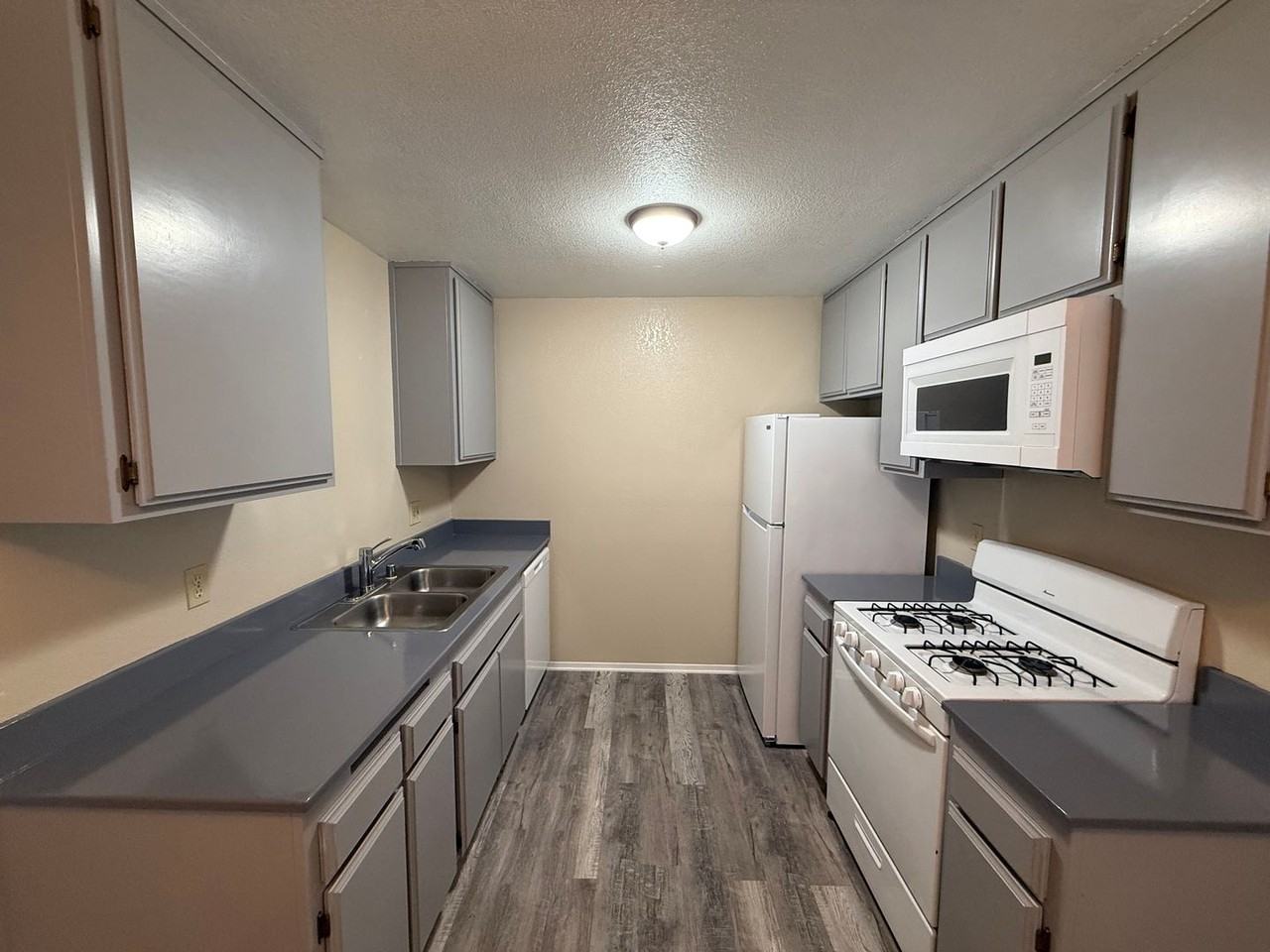 840 E Ridgecrest Blvd #35 - Photo 4 of 20