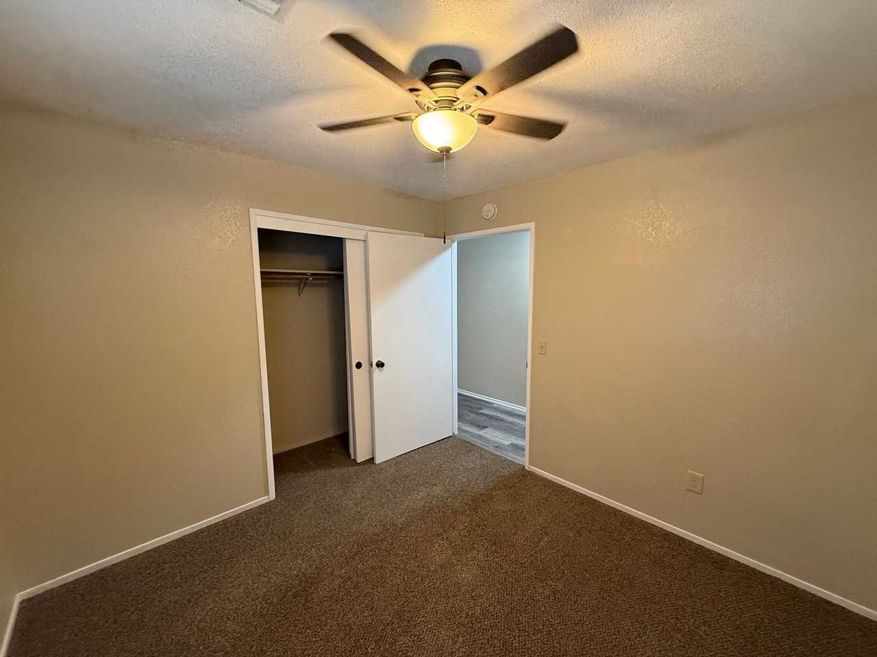 840 E Ridgecrest Blvd #35 - Photo 6 of 20