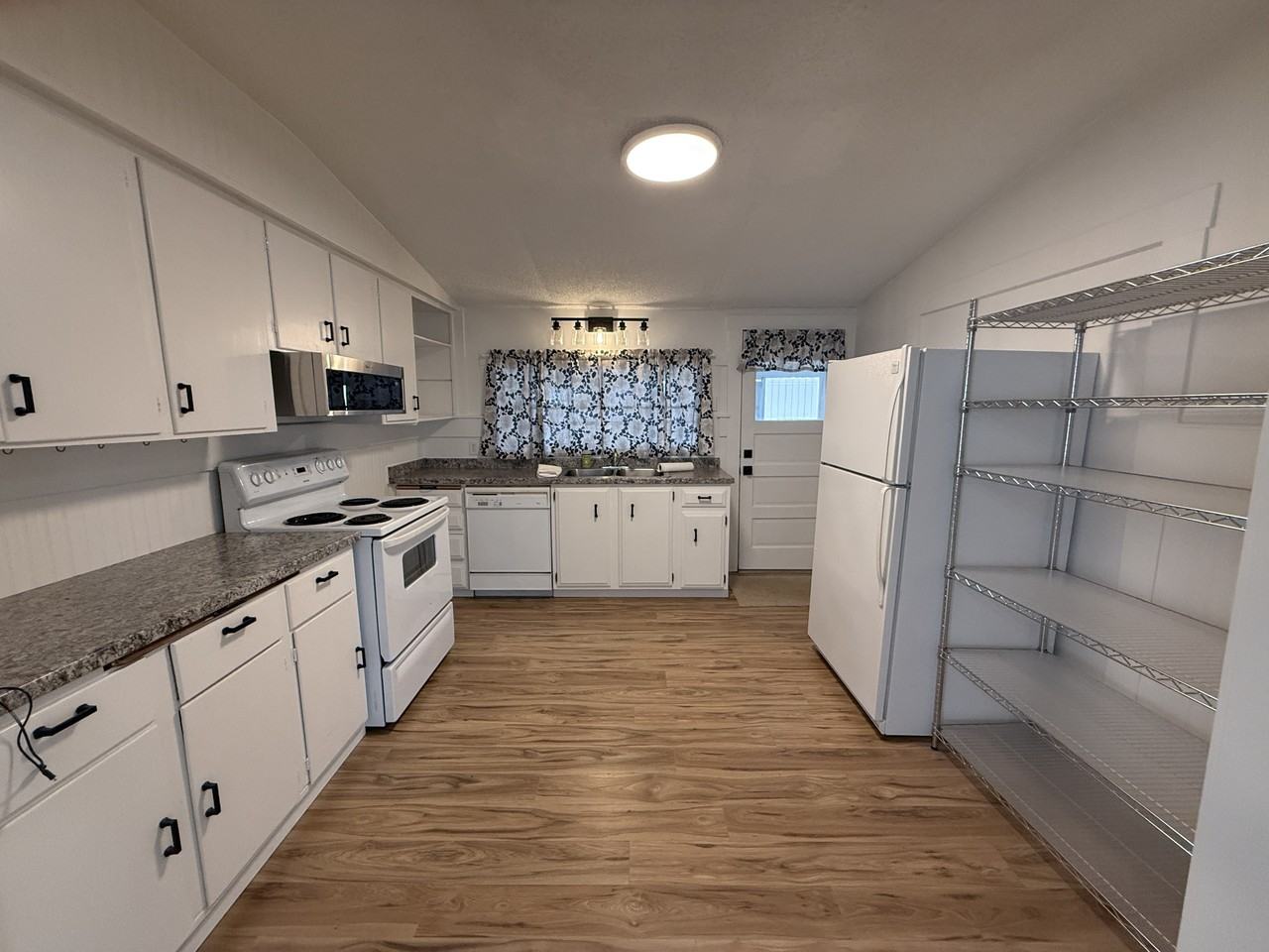 125 E Allen Ave #1 - Photo 4 of 13