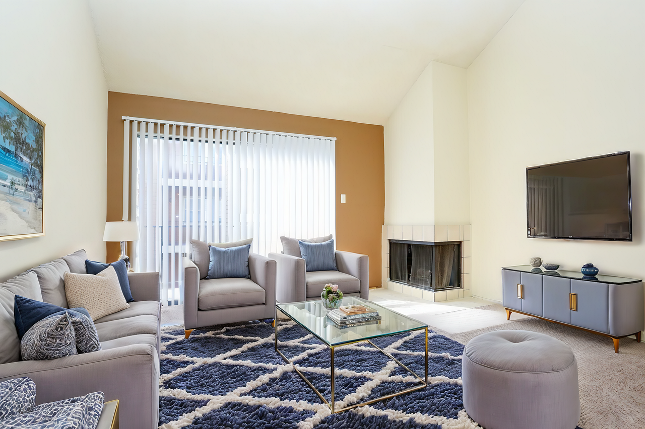 Lago Vista Apartments - Photo 4 of 38