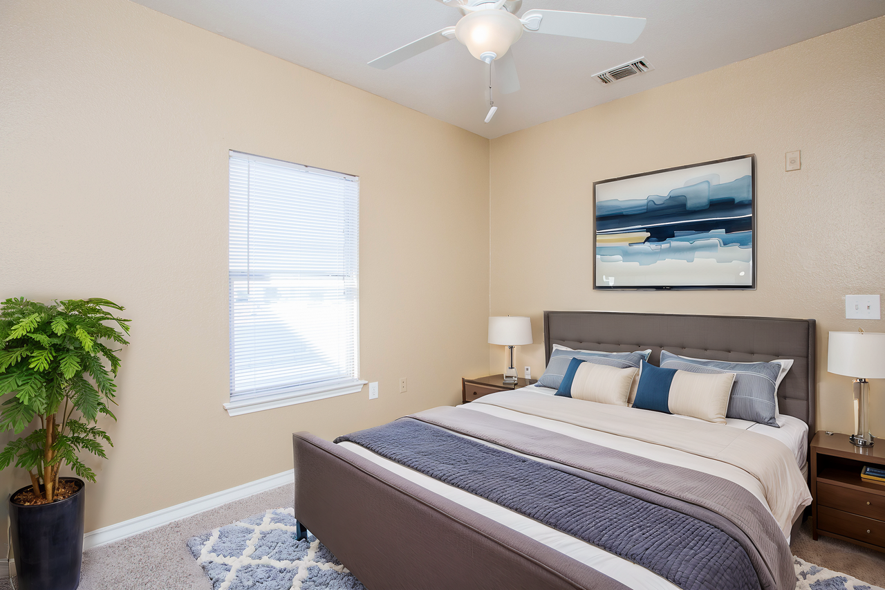 Lago Vista Apartments - Photo 7 of 38