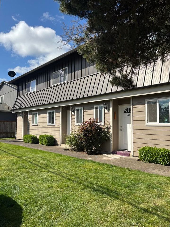 606 E 9th St #21 - Photo 3 of 6