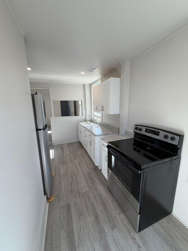 383 Mead St #1 - Photo 2 of 10