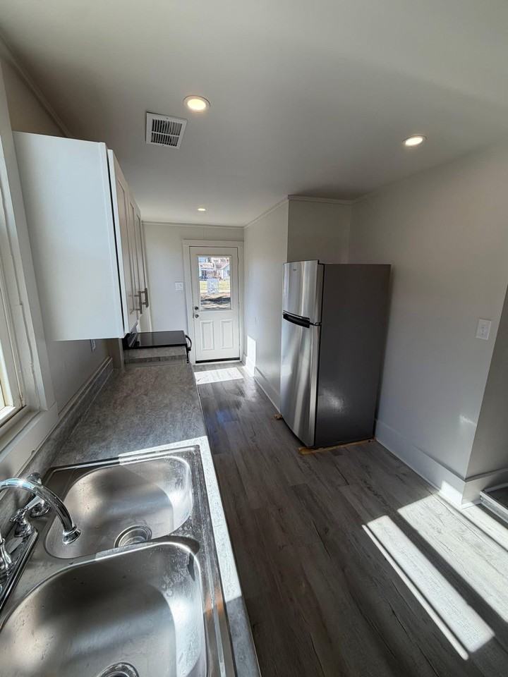 383 Mead St #1 - Photo 3 of 10