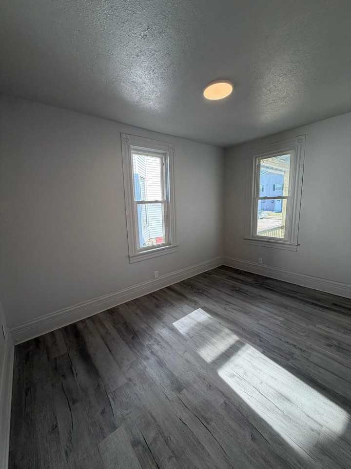 383 Mead St #1 - Photo 4 of 10